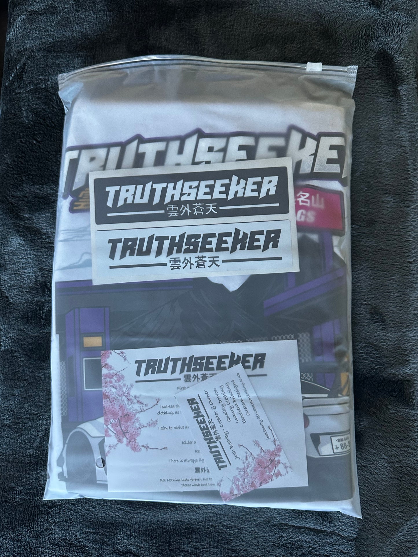 Design 1 - 仕事壱 - Truthseeker